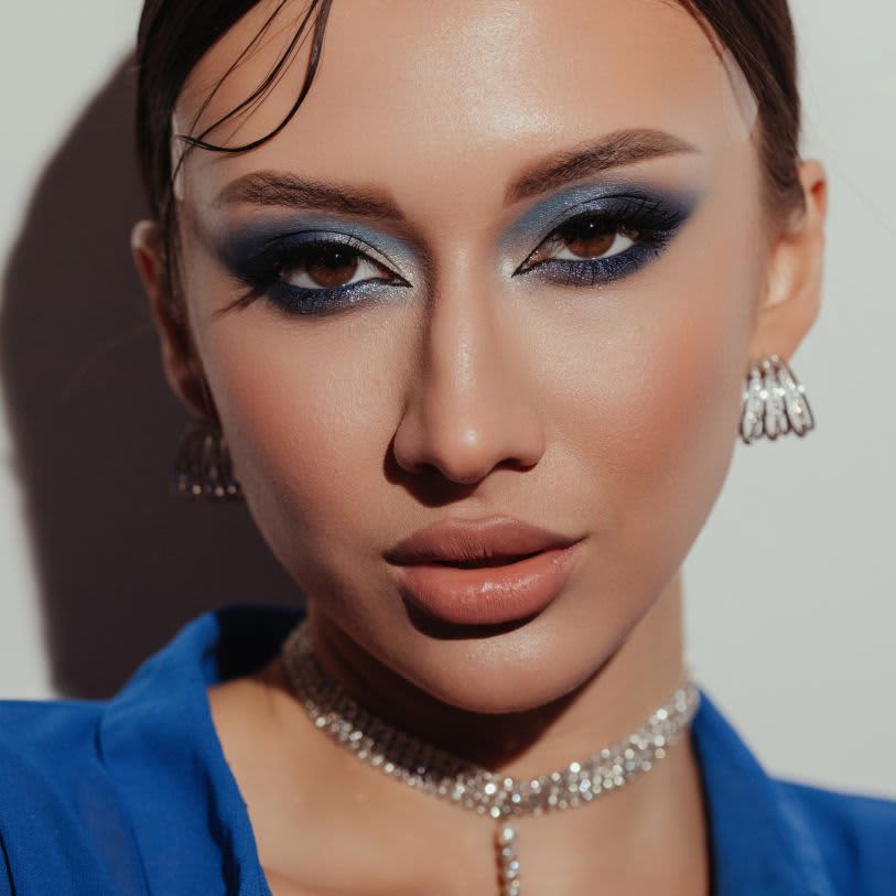 Lábios em destaque: explore as tendências de contorno e 