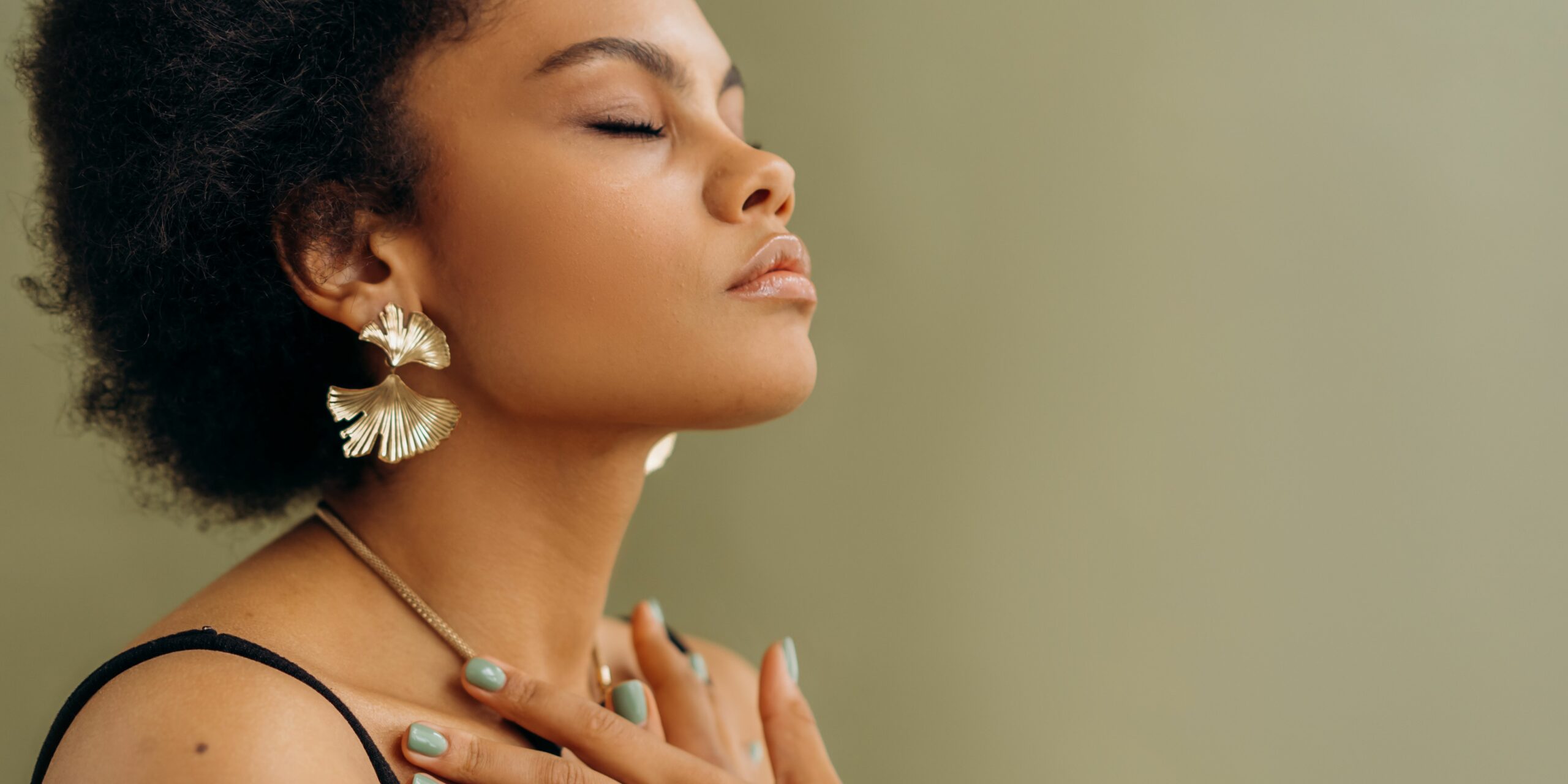 1. Como a Beleza Consciente Transforma sua Rotina de Skincare.
2. Os 3 Pilares Essenciais da Mindful Beauty para um Autocuidado Profundo.
3. Marcas que Inspiram: Conheça Líderes em Beleza Consciente.
4. Reduza o Estresse e Melhore sua Pele com a Atenção Plena.
5. Beleza Real: Aceitação e Autocompaixão na sua Rotina de Cuidados.