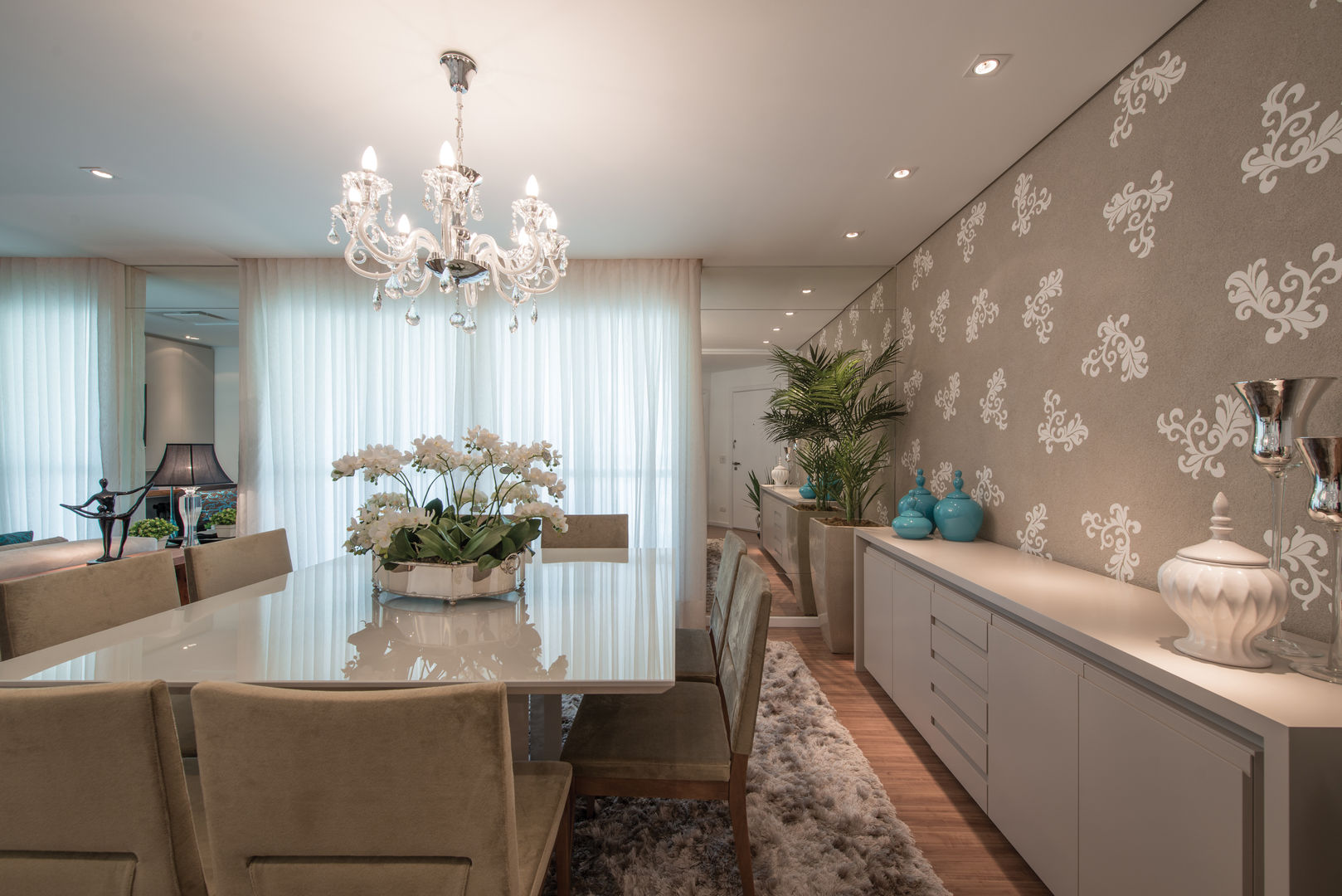 Iluminação: O ponto focal da sua sala de jantar moderna