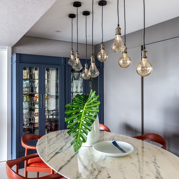 Tendências em cadeiras estofadas para salas de jantar modernas