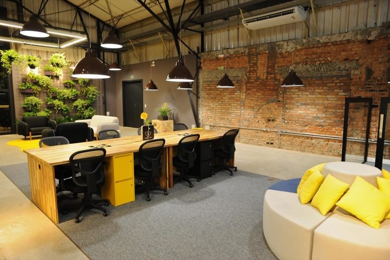 5 ideias de títulos:
1. Coworking: A Solução Inteligente para Reduzir Custos e Aumentar sua Produtividade
2. Networking e Flexibilidade: Os Pilares do Sucesso em um Espaço de Coworking
3. Como Escolher o Coworking Ideal para o Seu Negócio: Um Guia Completo
4. Coworking vs. Escritório Tradicional: Qual a Melhor Opção para Você?
5. O Futuro do Trabalho é Compartilhado: Entenda o Crescimento do Coworking no Brasil