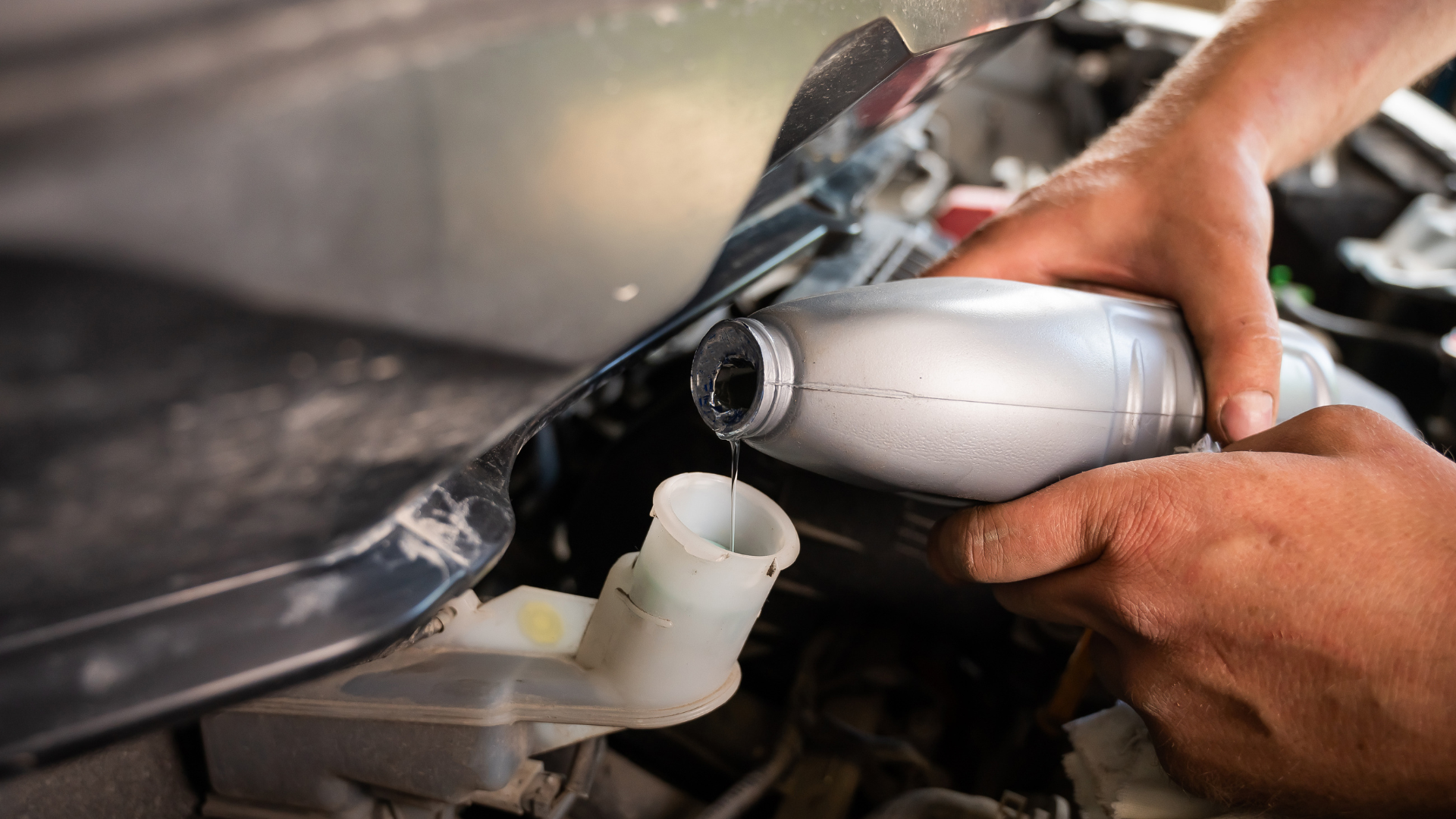 DOT 5 e DOT 5.1
2. Posso Misturar Fluidos de Freio? Mitos e Verdades
3. Quando Trocar o Fluido de Freio: Sinais de Alerta e Recomendações
4. Upgrade de Fluido de Freio: Vale a Pena Mudar de DOT?
5. Como Escolher o Fluido de Freio Ideal para o Seu Carro