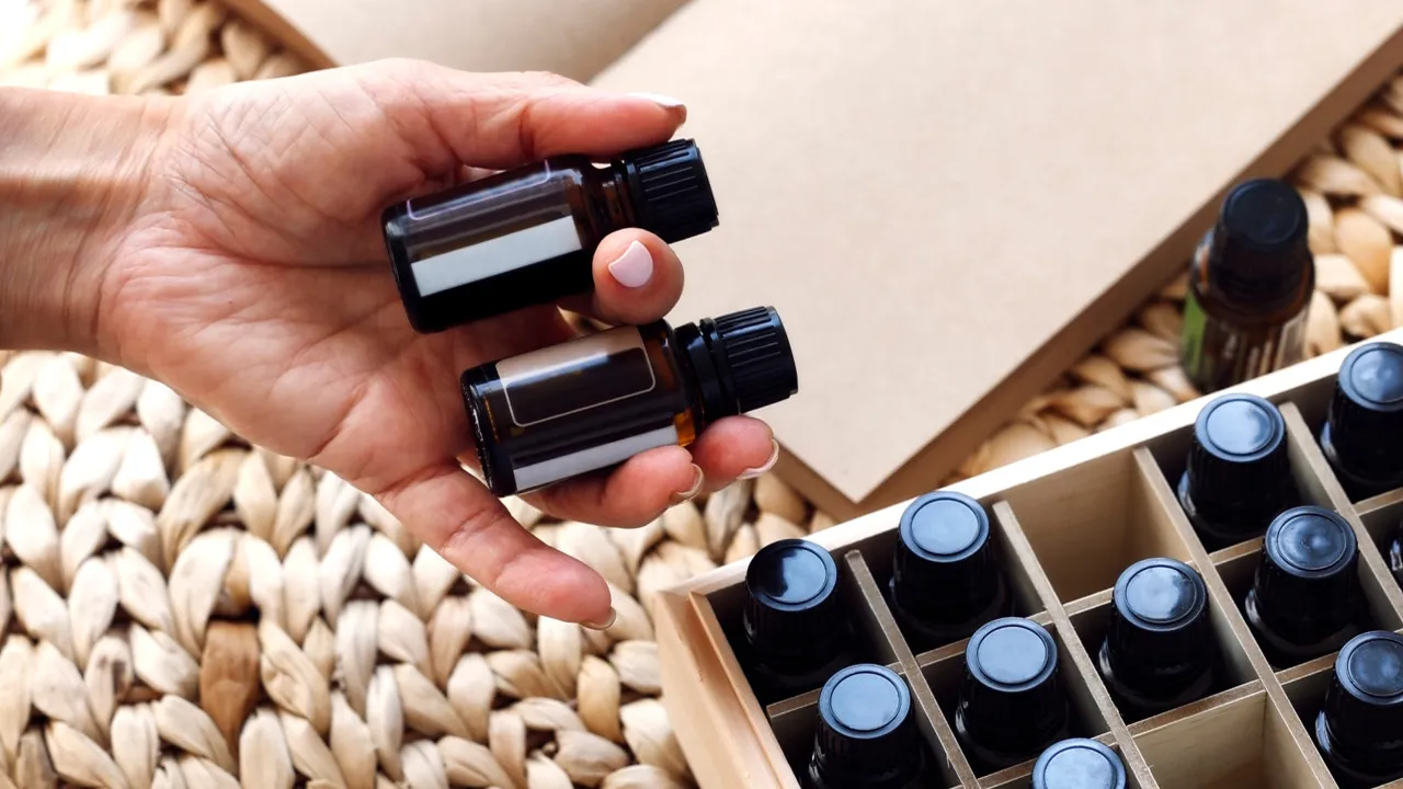 5 ideias de títulos:
1. Os Melhores Óleos de Limpeza Facial para uma Pele Impecável
2. Guia Completo: Como Escolher e Usar o Óleo de Limpeza Ideal
3. Óleo de Limpeza vs. Água Micelar: Qual a Melhor Opção para Você?
4. Benefícios Surpreendentes do Óleo de Limpeza para Todos os Tipos de Pele
5. Rotina de Skincare Noturna: A Importância do Óleo de Limpeza