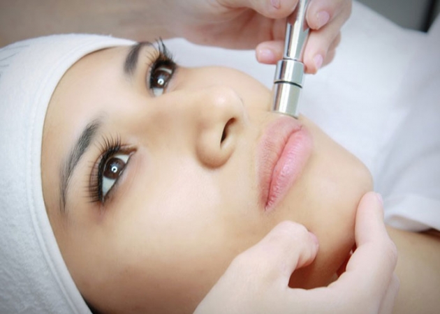 Peeling de Diamante no Corpo: Tratamento Eficaz para Estrias e Textura da Pele