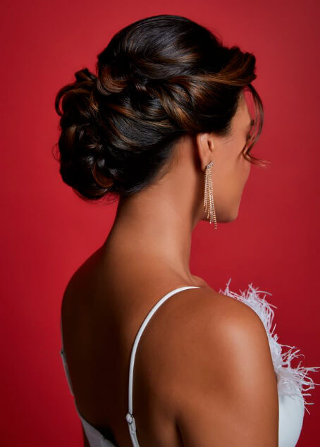 5 ideias de títulos:
1. Penteados de Festa 2025: As Tendências Que Você Precisa Conhecer
2. Como Escolher o Penteado Perfeito para o Seu Evento
3. Penteados Presos: Elegância e Praticidade para Festas Formais
4. Penteados Semipresos e Soltos: Romantismo e Leveza para Qualquer Ocasião
5. Dicas de Ouro: O Guia Definitivo para Escolher Seu Penteado de Festa