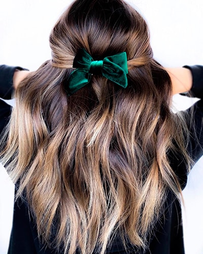 5 ideias de títulos:
1. Penteados de Festa 2025: As Tendências Que Você Precisa Conhecer
2. Como Escolher o Penteado Perfeito para o Seu Evento
3. Penteados Presos: Elegância e Praticidade para Festas Formais
4. Penteados Semipresos e Soltos: Romantismo e Leveza para Qualquer Ocasião
5. Dicas de Ouro: O Guia Definitivo para Escolher Seu Penteado de Festa