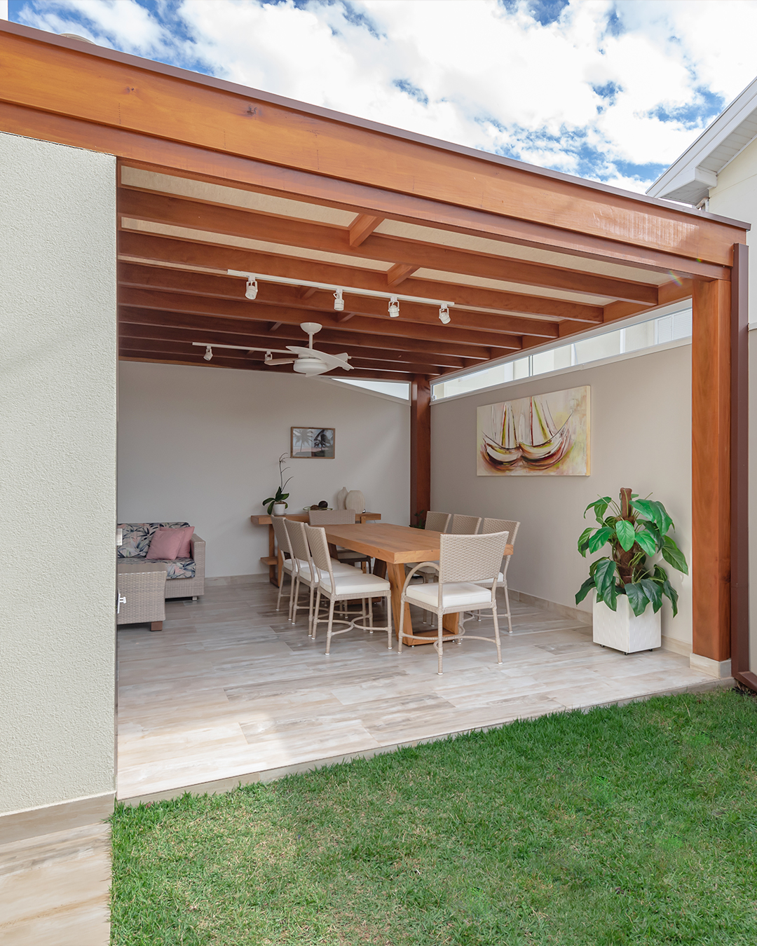 Plantas Trepadeiras Ideais para seu Pergolado: Beleza e Sombra Natural