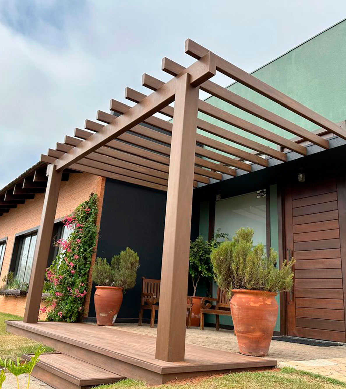 Como Fazer a Manutenção do Pergolado de Madeira para Aumentar a Durabilidade
