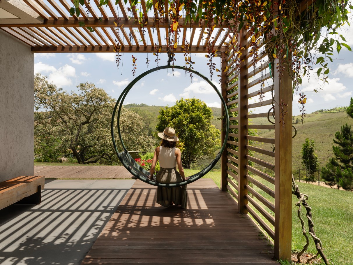 Plantas Trepadeiras Ideais para seu Pergolado: Beleza e Sombra Natural