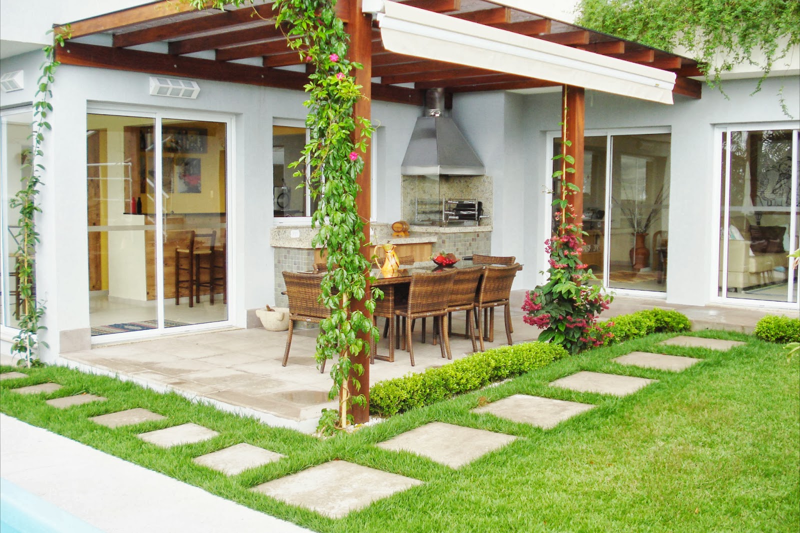 Guia Completo: Escolhendo a Melhor Madeira para seu Pergolado