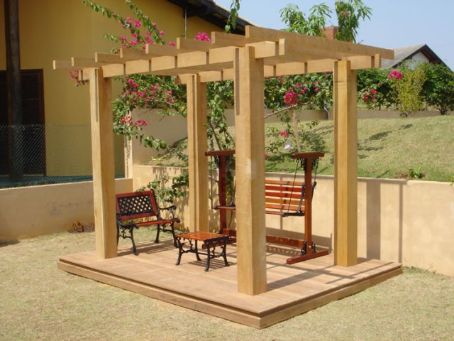 pergolado no jardim