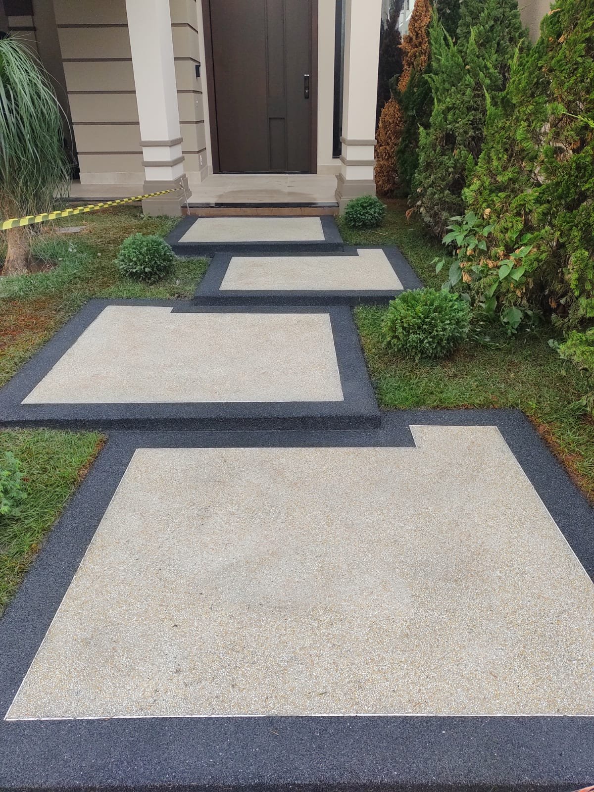 Guia Completo: Como Escolher o Piso Fulget Ideal para sua Área Externa; Piso Fulget Resinado vs. Cimentício: Qual a Melhor Opção para Seu Projeto?; Preço do Piso Fulget por m²: Quanto Custa Instalar e Onde Economizar; Manutenção do Piso Fulget: Dicas Essenciais para Conservar seu Revestimento; Piso Fulget Drenante: A Solução Perfeita para Bordas de Piscina e Áreas Úmidas