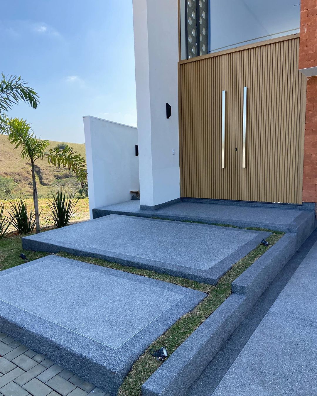 Guia Completo: Como Escolher o Piso Fulget Ideal para sua Área Externa; Piso Fulget Resinado vs. Cimentício: Qual a Melhor Opção para Seu Projeto?; Preço do Piso Fulget por m²: Quanto Custa Instalar e Onde Economizar; Manutenção do Piso Fulget: Dicas Essenciais para Conservar seu Revestimento; Piso Fulget Drenante: A Solução Perfeita para Bordas de Piscina e Áreas Úmidas