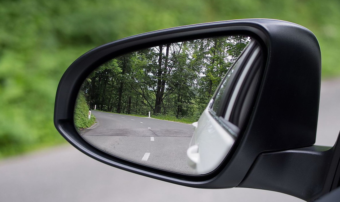 5 ideias de títulos:
1. Ponto Cego: O Guia Completo para Dirigir com Segurança
2. Como Ajustar Seus Retrovisores e Eliminar Pontos Cegos
3. Tecnologia a Favor da Segurança: Sensores de Ponto Cego Explicados
4. Espelhos Auxiliares: A Solução Simples para Ampliar sua Visão
5. Acidentes por Ponto Cego: Entenda as Causas e Prevenções