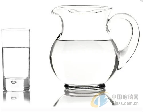 Desvendando a Transparência do Vidro: Uma Análise Atômica e Óptica