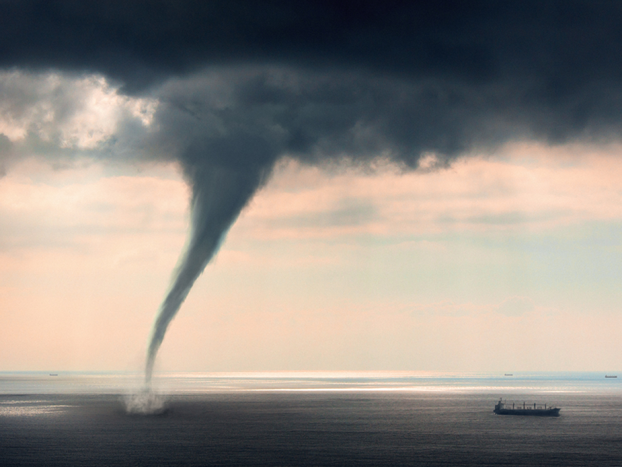 qual a diferença entre tornado e furacão