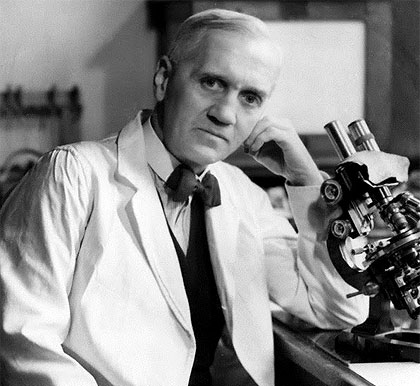 5 ideias de títulos:
1. A Descoberta Acidental da Penicilina: Uma Revolução na Medicina
2. Alexander Fleming: O Homem Por Trás do Primeiro Antibiótico Moderno
3. Do Laboratório à Guerra: A Jornada da Penicilina
4. O Impacto da Penicilina na Saúde Global
5. Como um Fungo Mudou o Curso da Medicina: A História da Penicilina
