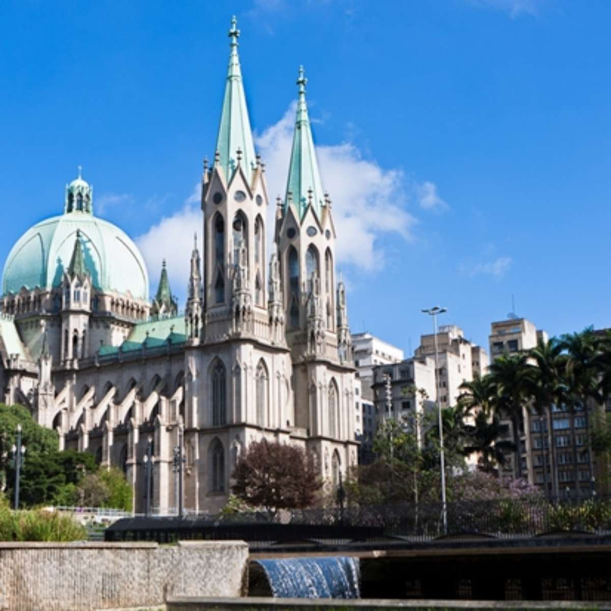 1. A Missão Jesuíta que Deu Origem a São Paulo
2. Pateo do Collegio: O Berço Histórico da Metrópole
3. De Povoado a Cidade: A Transformação de São Paulo
4. Manuel da Nóbrega e José de Anchieta: Os Fundadores de São Paulo
5. A Importância Geográfica na Fundação de São Paulo