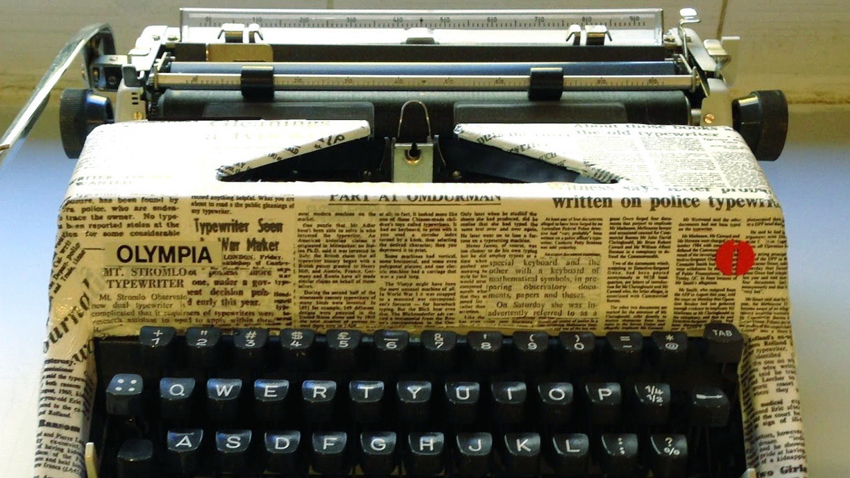 1. A Evolução da Máquina de Escrever: De Mill a Sholes
2. O Padre Brasileiro que Quase Inventou a Máquina de Escrever
3. A História por Trás do Teclado QWERTY
4. Remington & Sons: A Fábrica que Popularizou a Máquina de Escrever
5. Comparativo: Máquinas de Escrever Antigas vs. Teclados Modernos