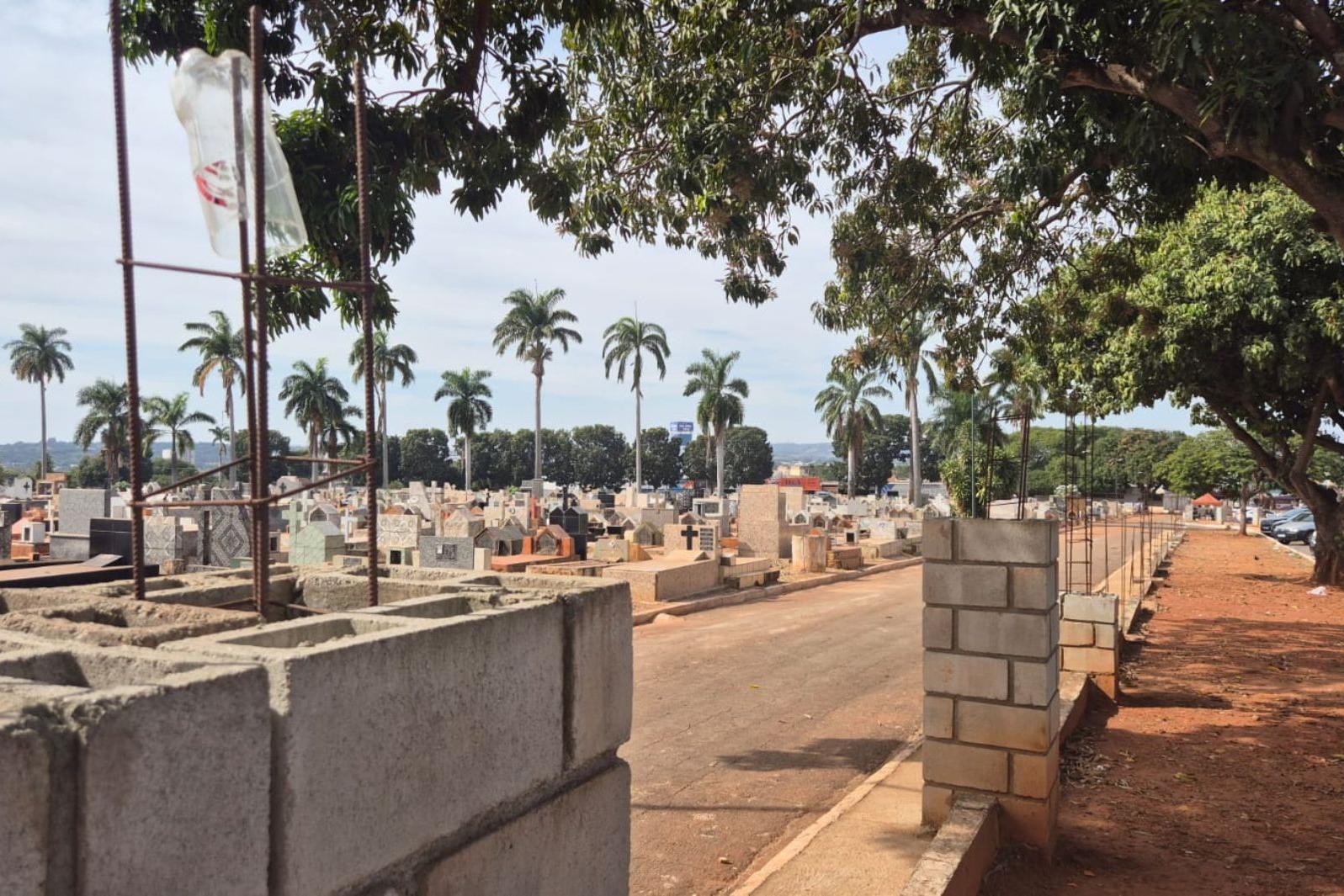 5 ideias de títulos:
1. Guia Completo: Reforma de Cemitérios e Jazigos
2. Entenda os Custos e Processos da Reforma de Túmulos
3. Revitalização de Cemitérios: O Que Você Precisa Saber
4. Manutenção de Jazigos: Direitos e Deveres Familiares
5. Como Obter Alvará para Reforma de Sepultura