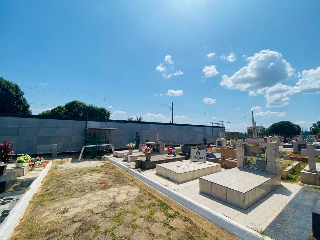 5 ideias de títulos:
1. Guia Completo: Reforma de Cemitérios e Jazigos
2. Entenda os Custos e Processos da Reforma de Túmulos
3. Revitalização de Cemitérios: O Que Você Precisa Saber
4. Manutenção de Jazigos: Direitos e Deveres Familiares
5. Como Obter Alvará para Reforma de Sepultura