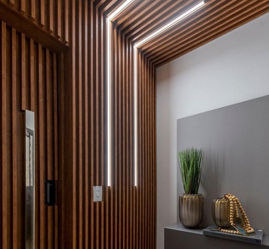 5 ideias de títulos: 1. Transforme seu Hall de Elevador: Ideias de Design e Funcionalidade. 2. Reforma de Hall de Elevador: Do Conceito à Execução. 3. Modernização de Elevadores: O Que Você Precisa Saber. 4. Hall de Elevador: Materiais e Tendências para um Espaço Acolhedor. 5. Custos e Planejamento para a Reforma do Hall do Seu Edifício.