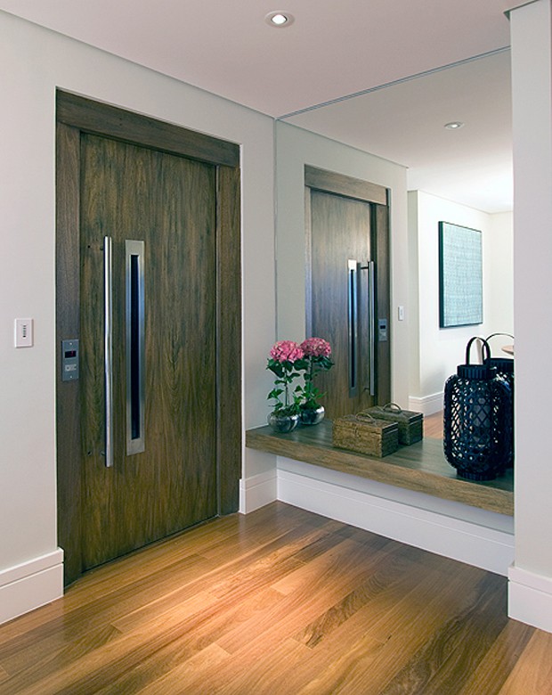 5 ideias de títulos: 1. Transforme seu Hall de Elevador: Ideias de Design e Funcionalidade. 2. Reforma de Hall de Elevador: Do Conceito à Execução. 3. Modernização de Elevadores: O Que Você Precisa Saber. 4. Hall de Elevador: Materiais e Tendências para um Espaço Acolhedor. 5. Custos e Planejamento para a Reforma do Hall do Seu Edifício.