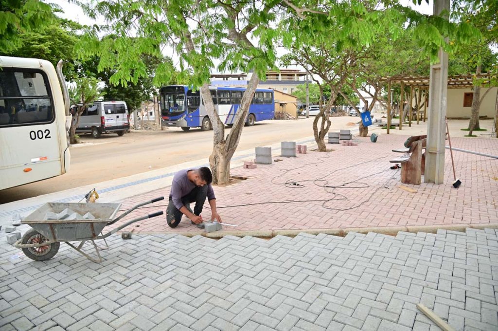 reforma de praça pública