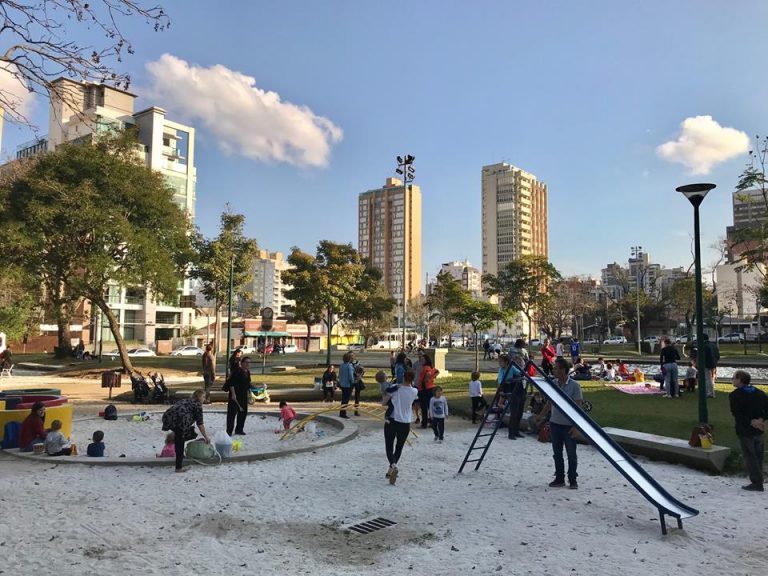 5 ideias de títulos:
1. Reforma de Praças: Um Guia Completo para Revitalização Urbana
2. Como Solicitar a Reforma de uma Praça Pública na Sua Cidade
3. Aspectos Legais e Técnicos Essenciais na Reforma de Praças
4. O Papel da Comunidade na Revitalização de Espaços Públicos
5. Benefícios da Reforma de Praças para o Bem-Estar Social