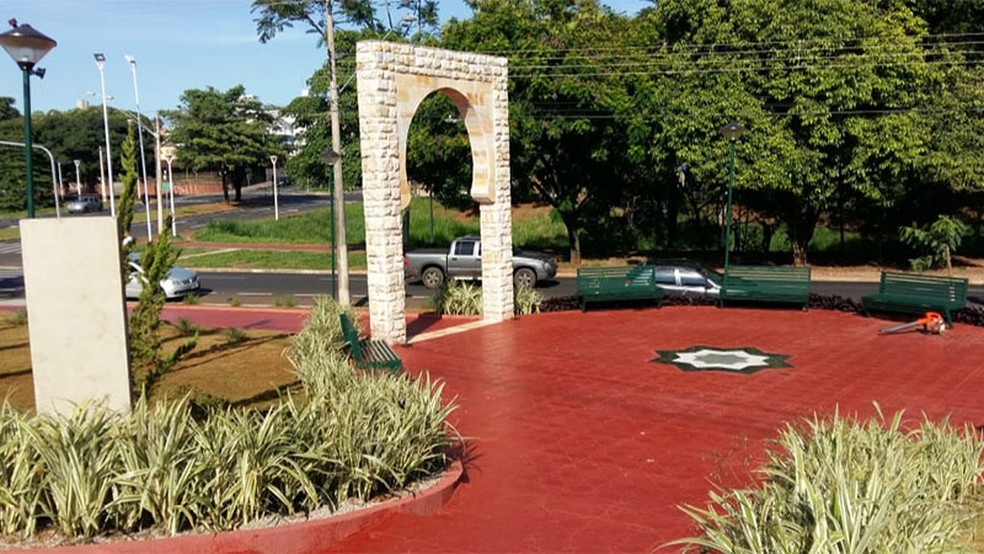 5 ideias de títulos:
1. Reforma de Praças: Um Guia Completo para Revitalização Urbana
2. Como Solicitar a Reforma de uma Praça Pública na Sua Cidade
3. Aspectos Legais e Técnicos Essenciais na Reforma de Praças
4. O Papel da Comunidade na Revitalização de Espaços Públicos
5. Benefícios da Reforma de Praças para o Bem-Estar Social