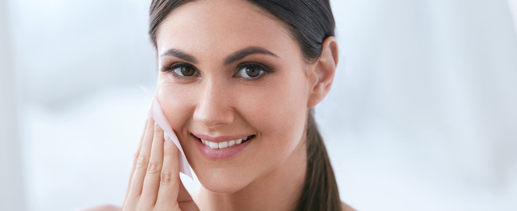 Retinol e Ácido Hialurônico: O Trio Poderoso Contra o Envelhecimento