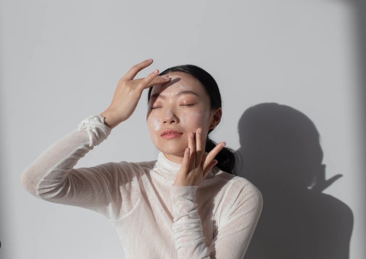 Os 5 Ativos Anti-Idade Essenciais para sua Rotina de Skincare