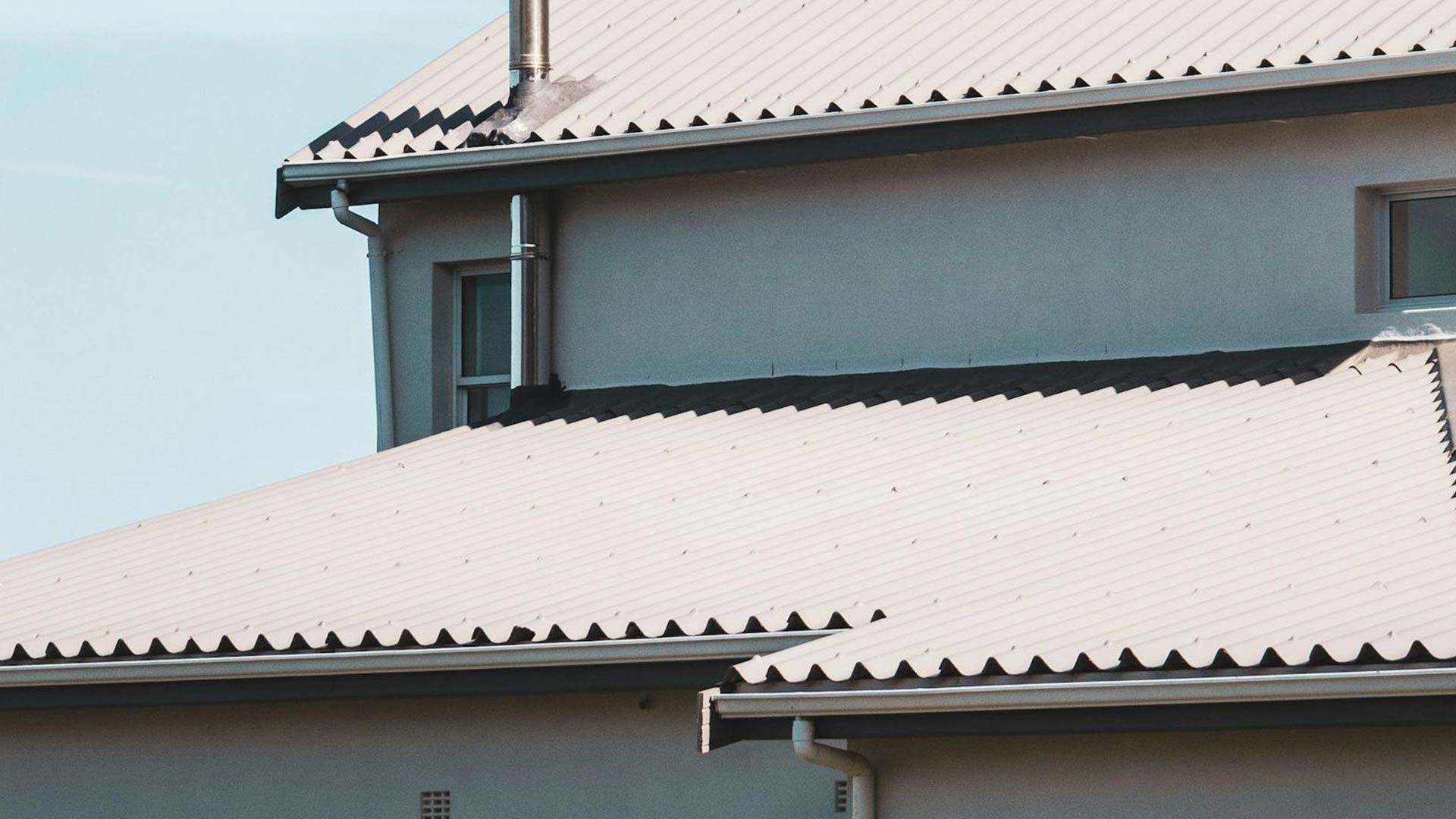 Rufo de Alumínio vs. Galvanizado: Qual o Melhor para Sua Casa?