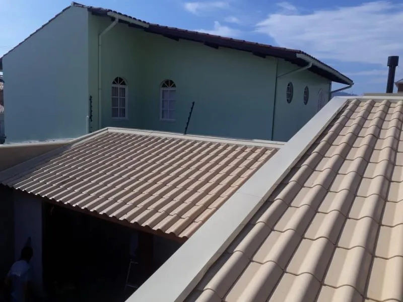 Instalação de Rufos: Dicas Essenciais para Evitar Infiltrações