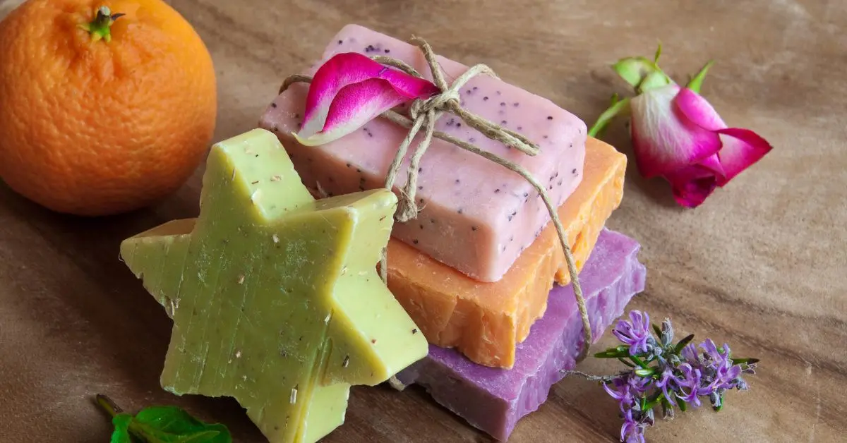 Os Segredos das Ervas nos Sabonetes Artesanais: Benefícios para a Pele e o Bem-Estar