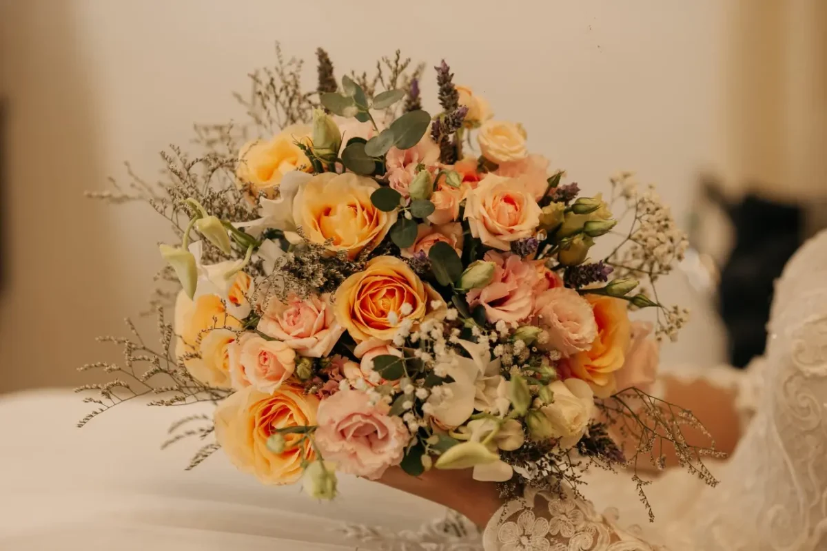 significado da rosa amarela com vermelho