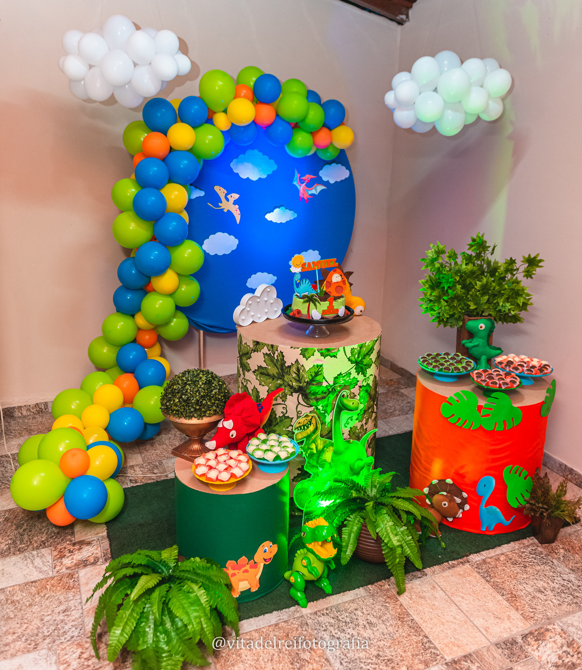 tema ursinho vs tema safari para festa de 1 ano de menino