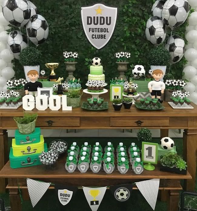decoração de festa com tema dinossauro para meninos