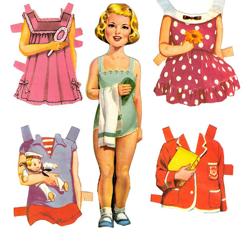 boneca de papel com acessórios