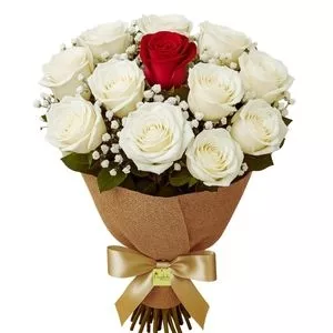 erros comuns ao escolher um buquê de rosas vermelhas e brancas