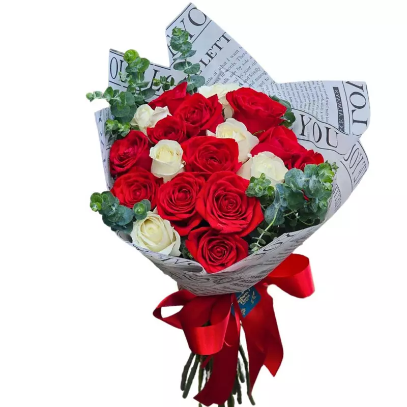 buque rosas vermelhas e brancas