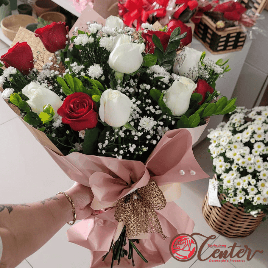 ideias de buquê de rosas vermelhas e brancas para casamento