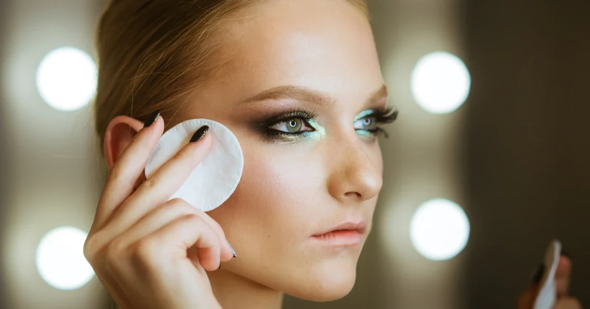 erros comuns ao tirar maquiagem e como evitar