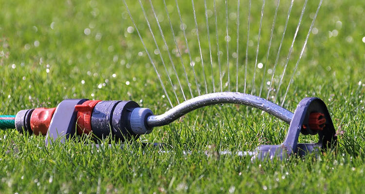 melhores sistemas irrigacao automatica para jardins