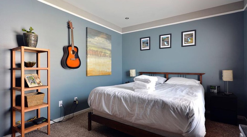 decoração airbnb rústico vs moderno