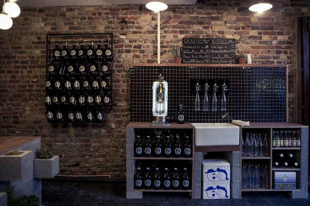 como usar barris de madeira na decoração de cervejaria