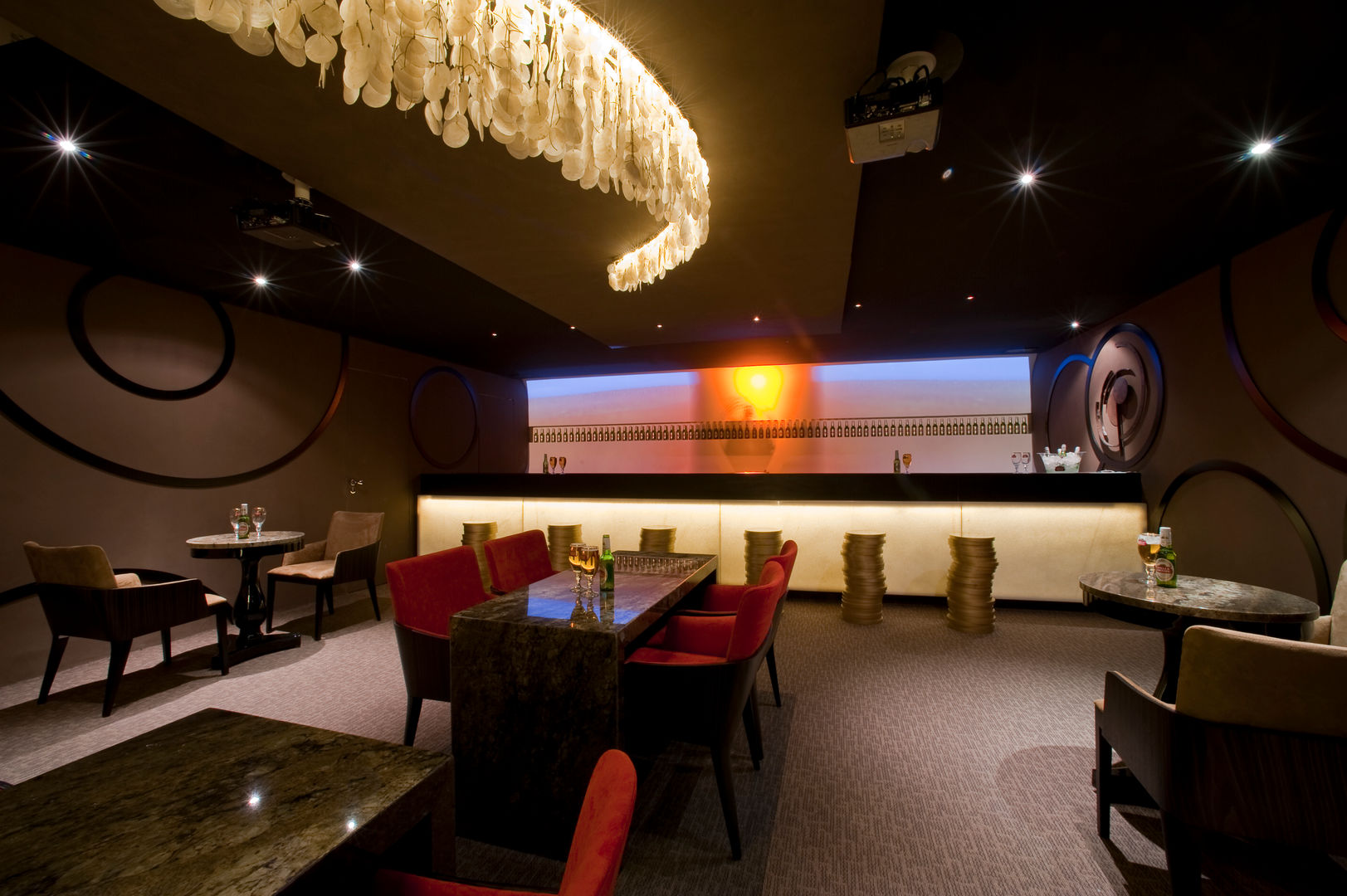 decoração cervejaria industrial vs rústica