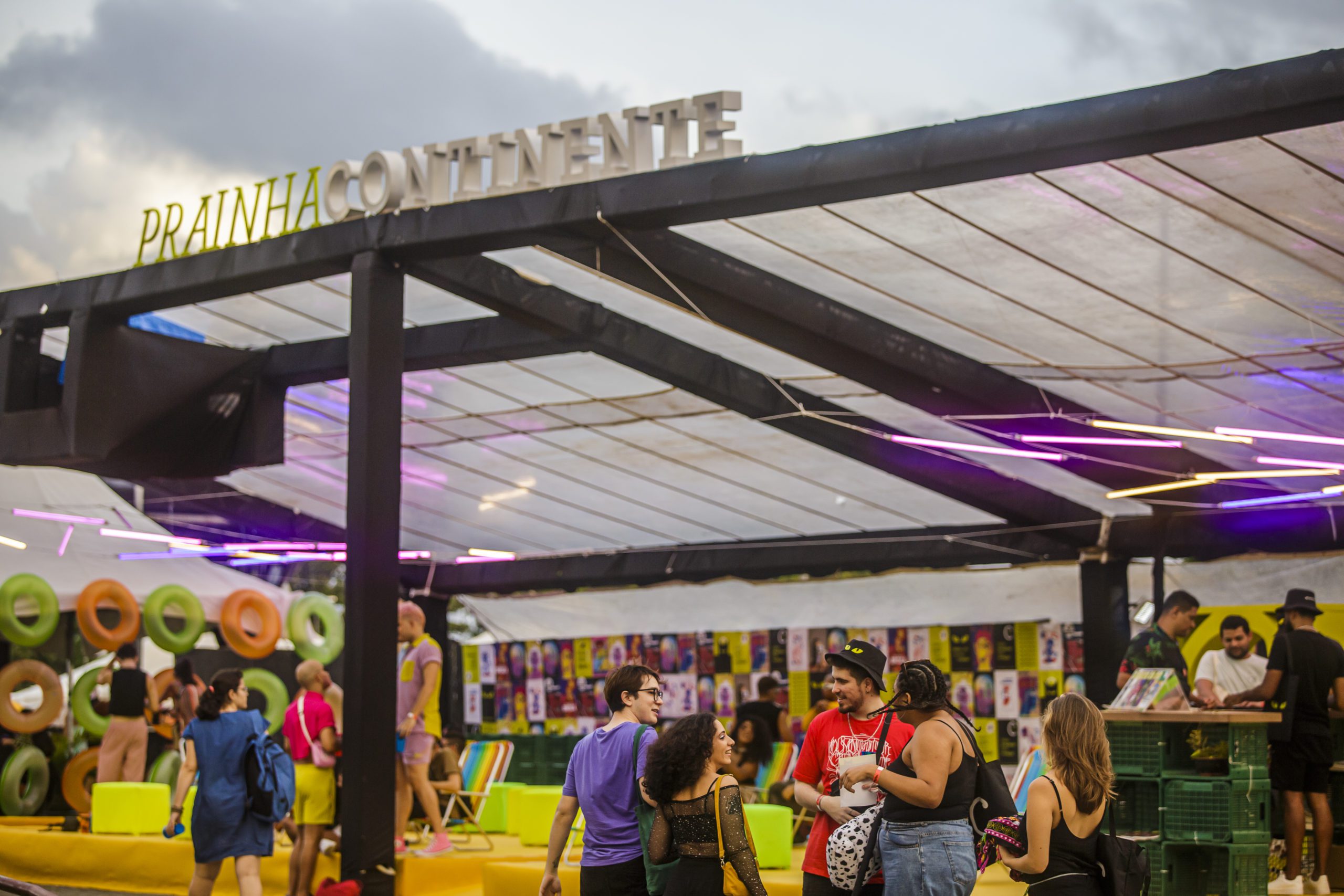 estande modular vs estande cenográfico qual escolher