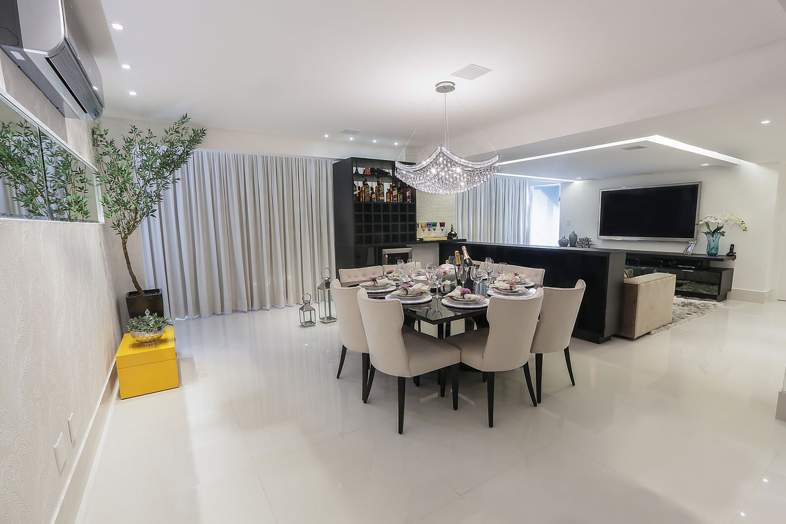 sala de estar e jantar integrada pequena vs separada