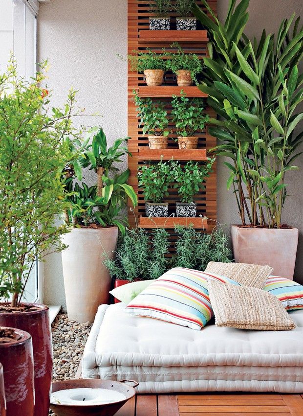 decoração de varanda pequena com plantas